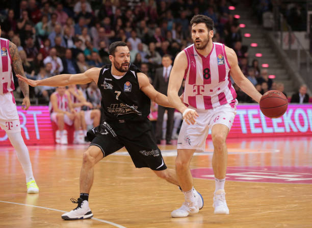 凭借技战术 凭借技战术