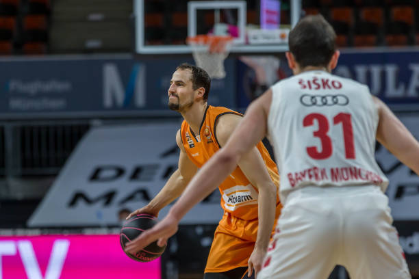 斯佩齐亚自 斯佩齐亚自