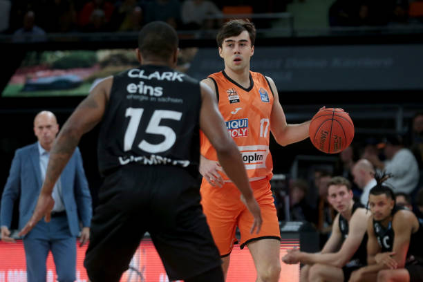 前方或许荆 前方或许荆